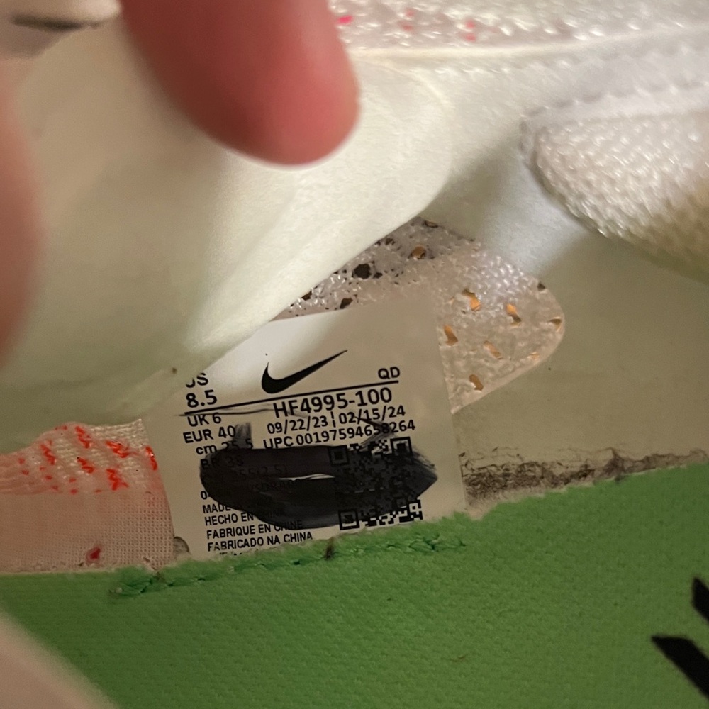 Nike Women's ZoomX Vaporfly 3 Running White/Bright Crimson - Picture 3 of 16